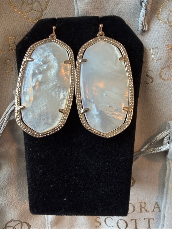 Kendra Scott Jewelry - Kendra Scott Mother-of-Pearl Danielle Drop Earrings - Rose Gold